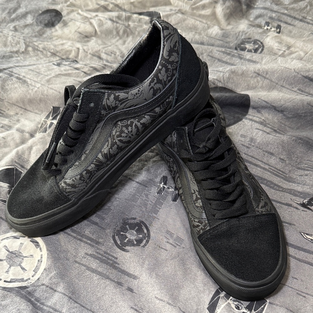 VANS BROCADE SKULLS SUEDE AND CANVAS LOW TOP OLD SKOOLS LADIES sz 8.5